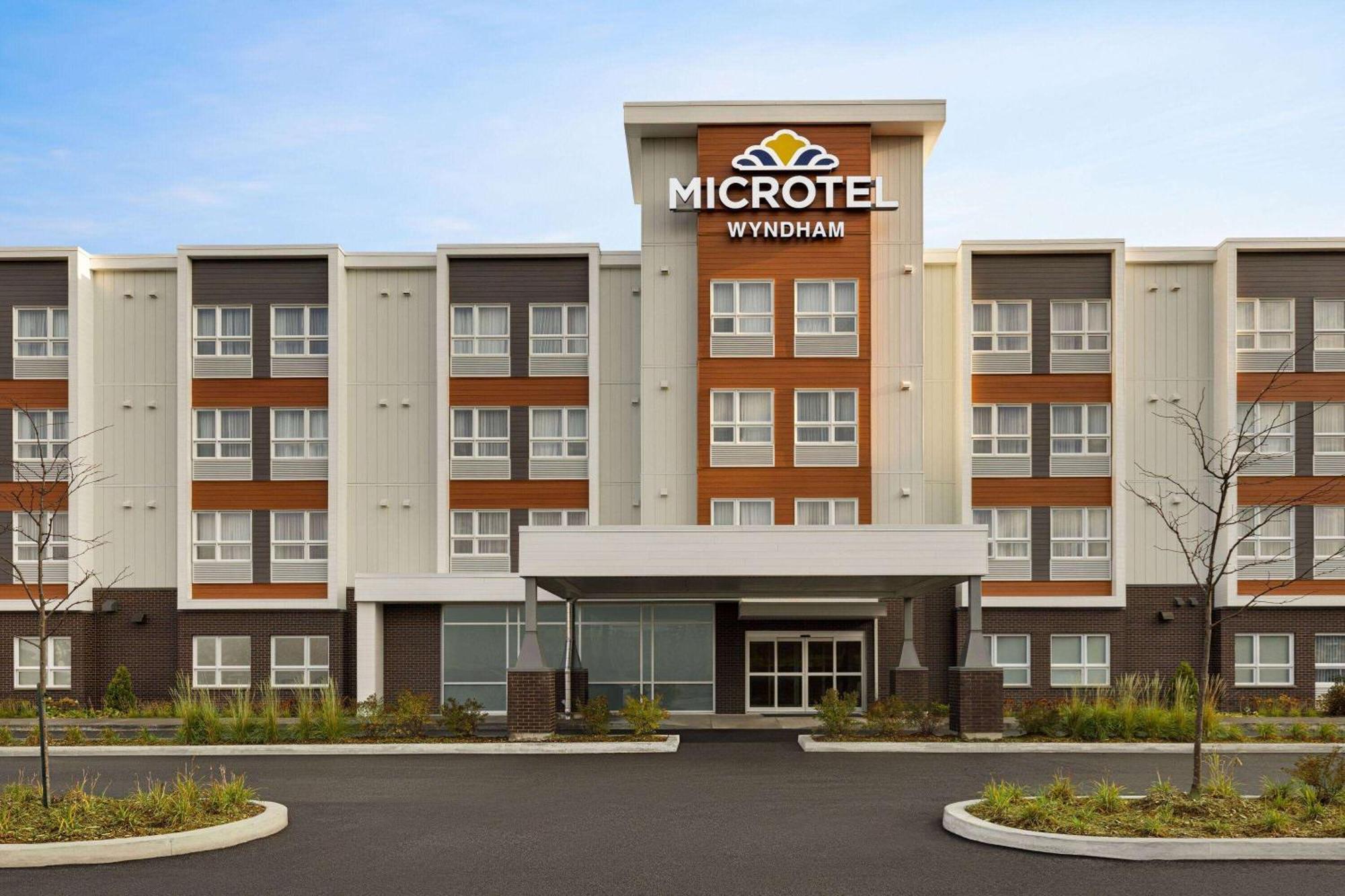 Microtel Inn & Suites By Wyndham Boisbriand Sainte-Thérèse-de-Blainville Exterior foto