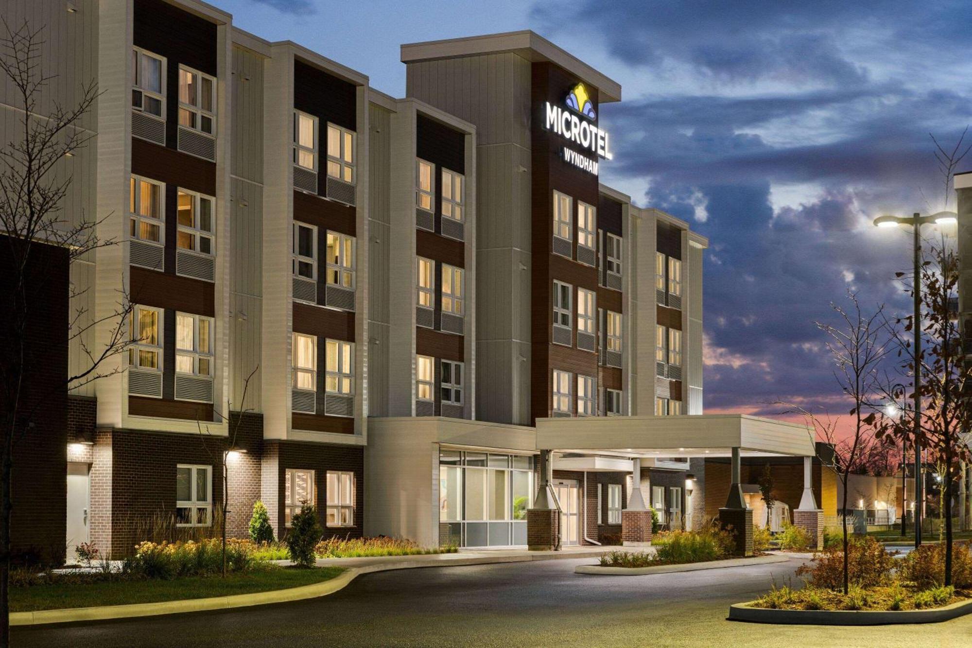Microtel Inn & Suites By Wyndham Boisbriand Sainte-Thérèse-de-Blainville Exterior foto