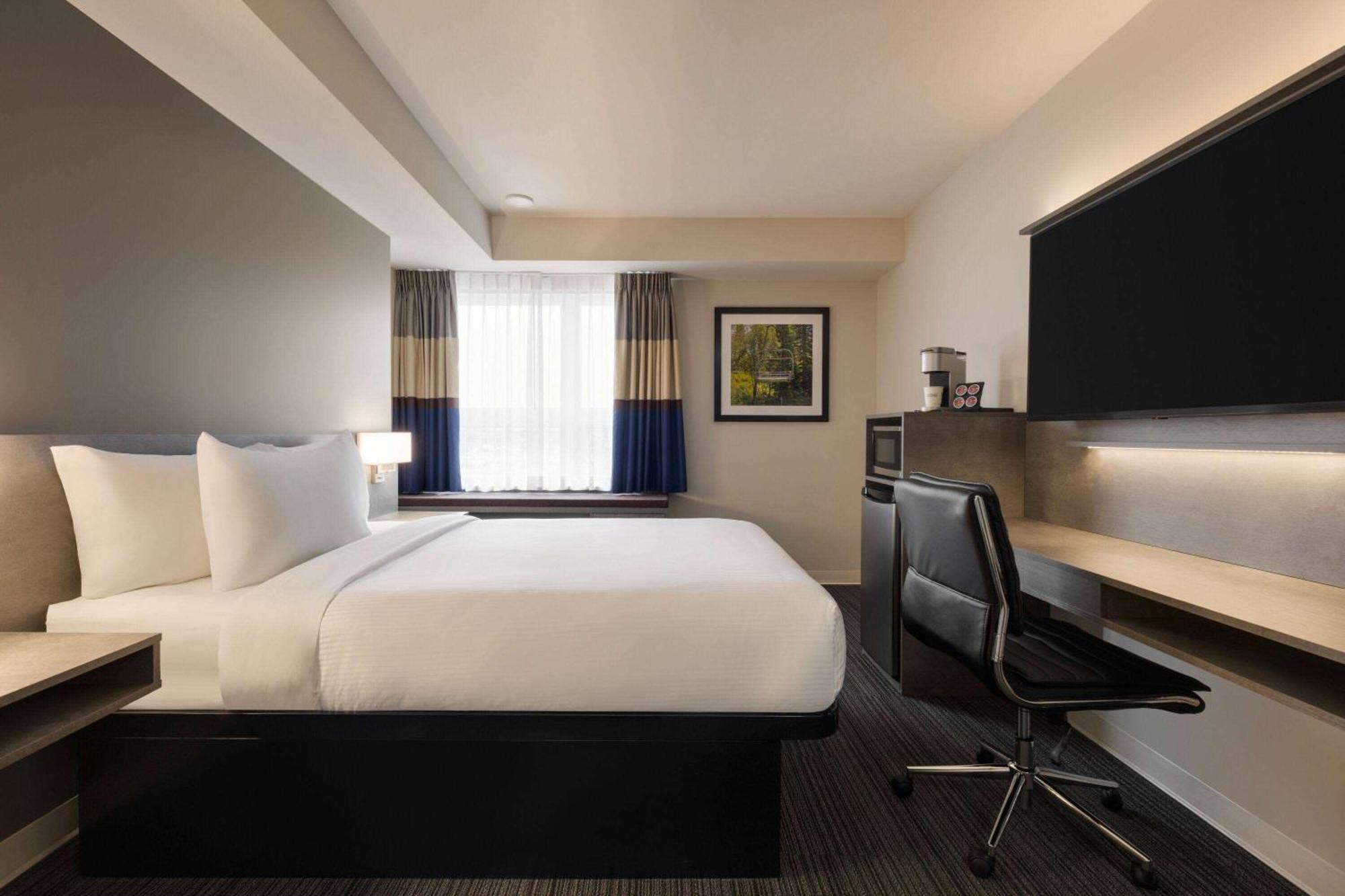 Microtel Inn & Suites By Wyndham Boisbriand Sainte-Thérèse-de-Blainville Exterior foto