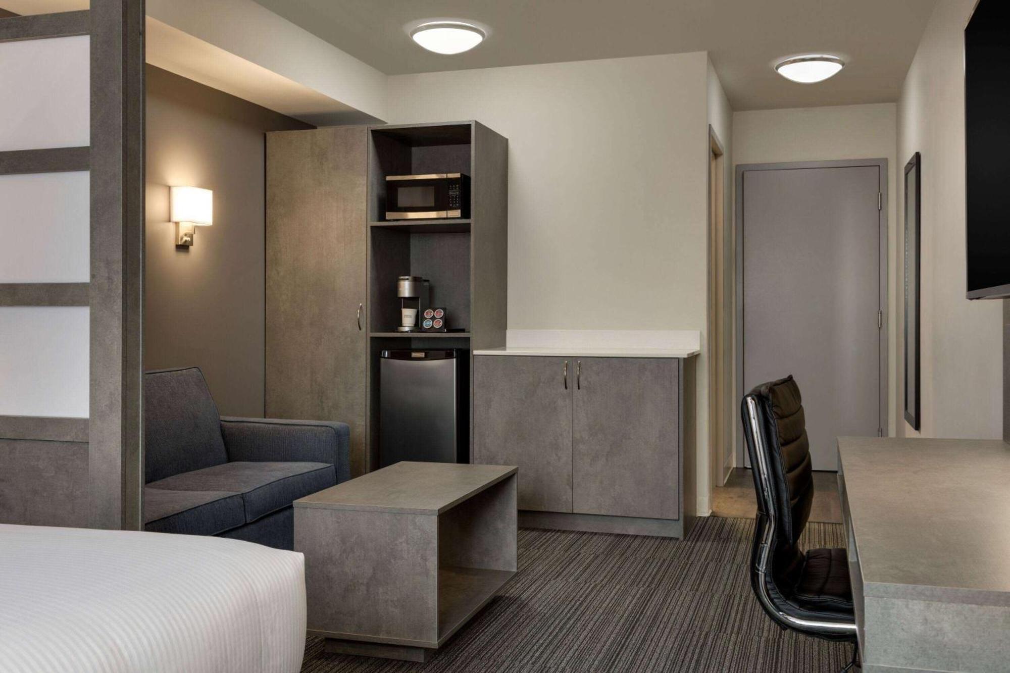 Microtel Inn & Suites By Wyndham Boisbriand Sainte-Thérèse-de-Blainville Exterior foto