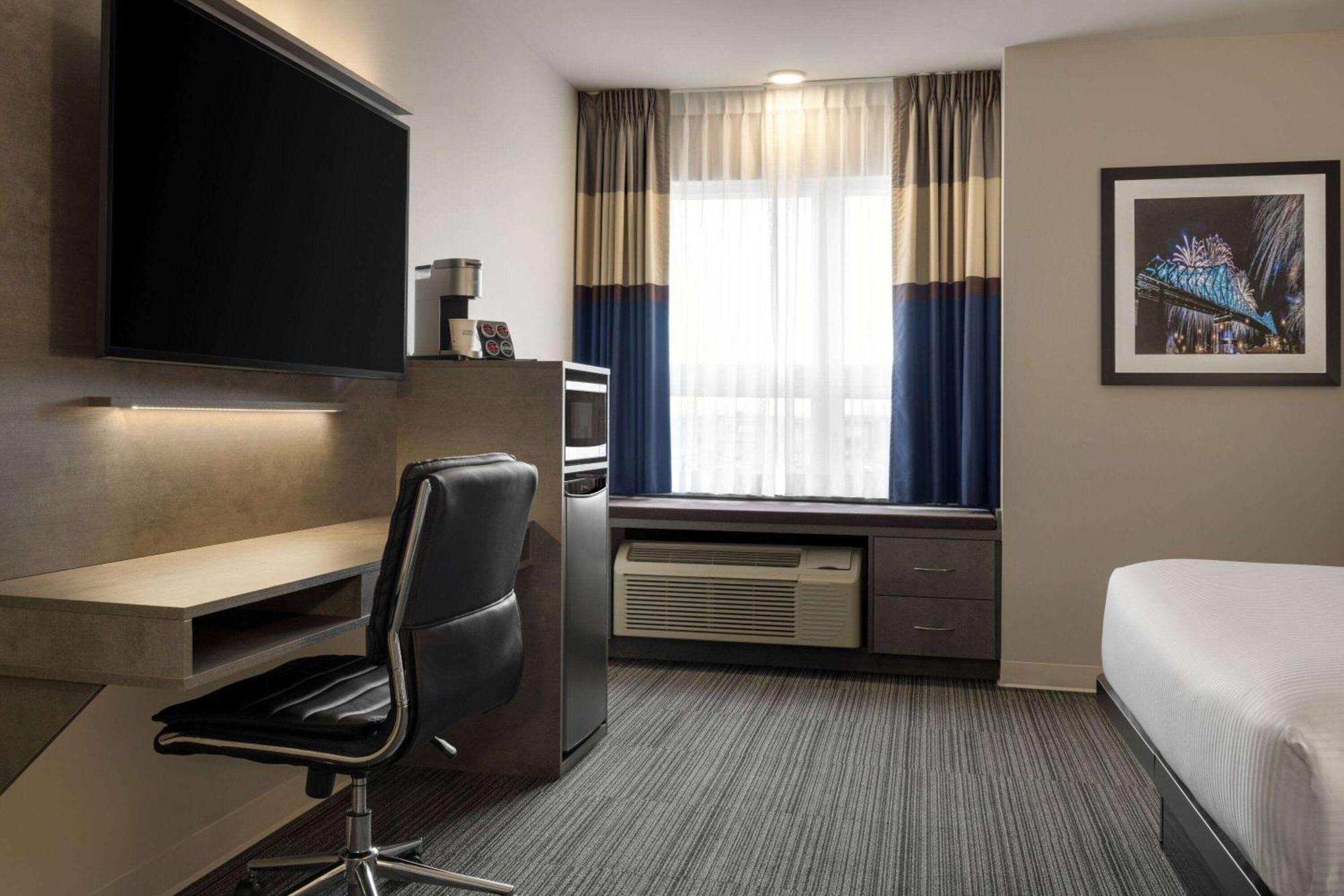 Microtel Inn & Suites By Wyndham Boisbriand Sainte-Thérèse-de-Blainville Exterior foto